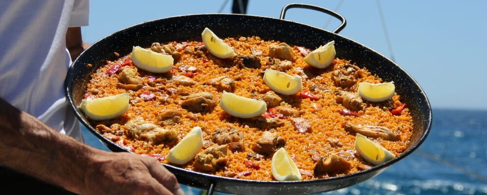 Excursión En Catamarán Con Comida A Bordo En Valencia 2025