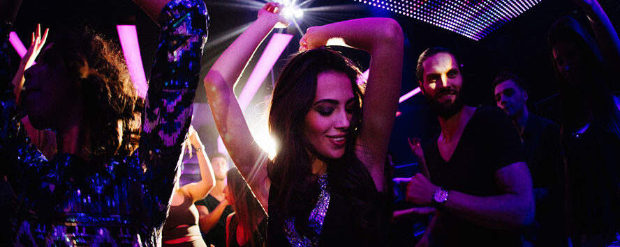 Benidorm Fiesta 2026: Las Mejores Discotecas, Beach Clubs y Planes para un Viaje Inolvidable