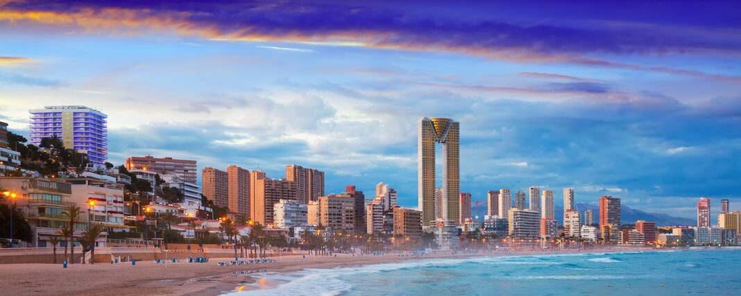 Dónde Alojarse en Benidorm en 2026: Mejores Zonas y Hoteles Según el Tipo de Grupo